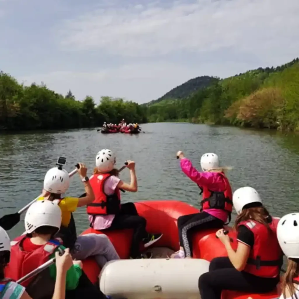 Scopri un'Avventura Outdoor per Tutti a Pochi Minuti da Firenze con LuccaRafting!INFORMAZIONI 	Periodo dal 1 novembre al 30 giugno 	Difficoltà adatto a tutti 	Ragazzi dai 5 anni 	Cancellazione gratuita Cancella fino a 48 ore prima per ricevere un rimborso completo 	Prenota ora Richiedi la disponibilità e prenota comodamente 	Durata 3.30 ore Verifica la disponibilità per visualizzare gli orari di inizio 	Guida: Italiano - IngleseATTENZIONEA causa delle forti piene del 14 marzo, le attività sul fiume Sieve sono sospese per tutto il 2025